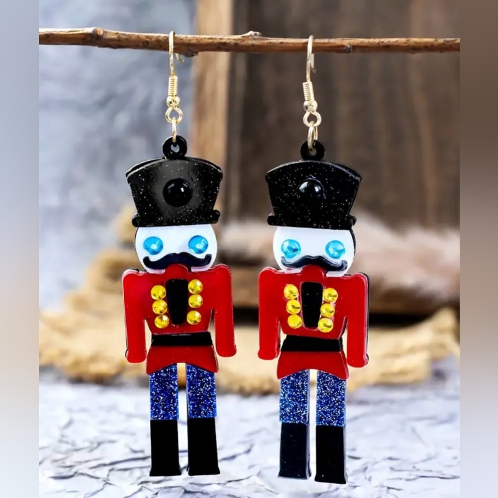NWT Soldier Nutcracker Christmas Earrings